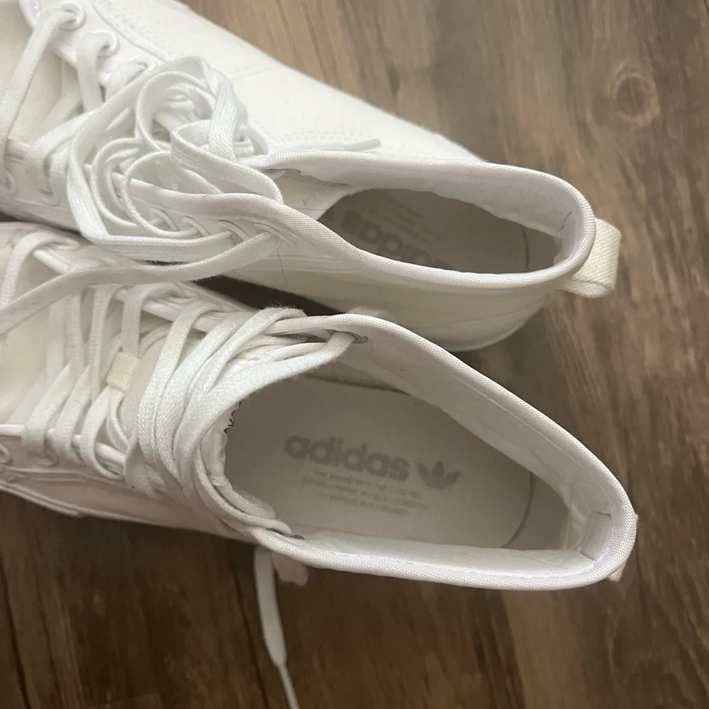 Adidas Nizza Trek in White 7.5 - Picture 4 of 9